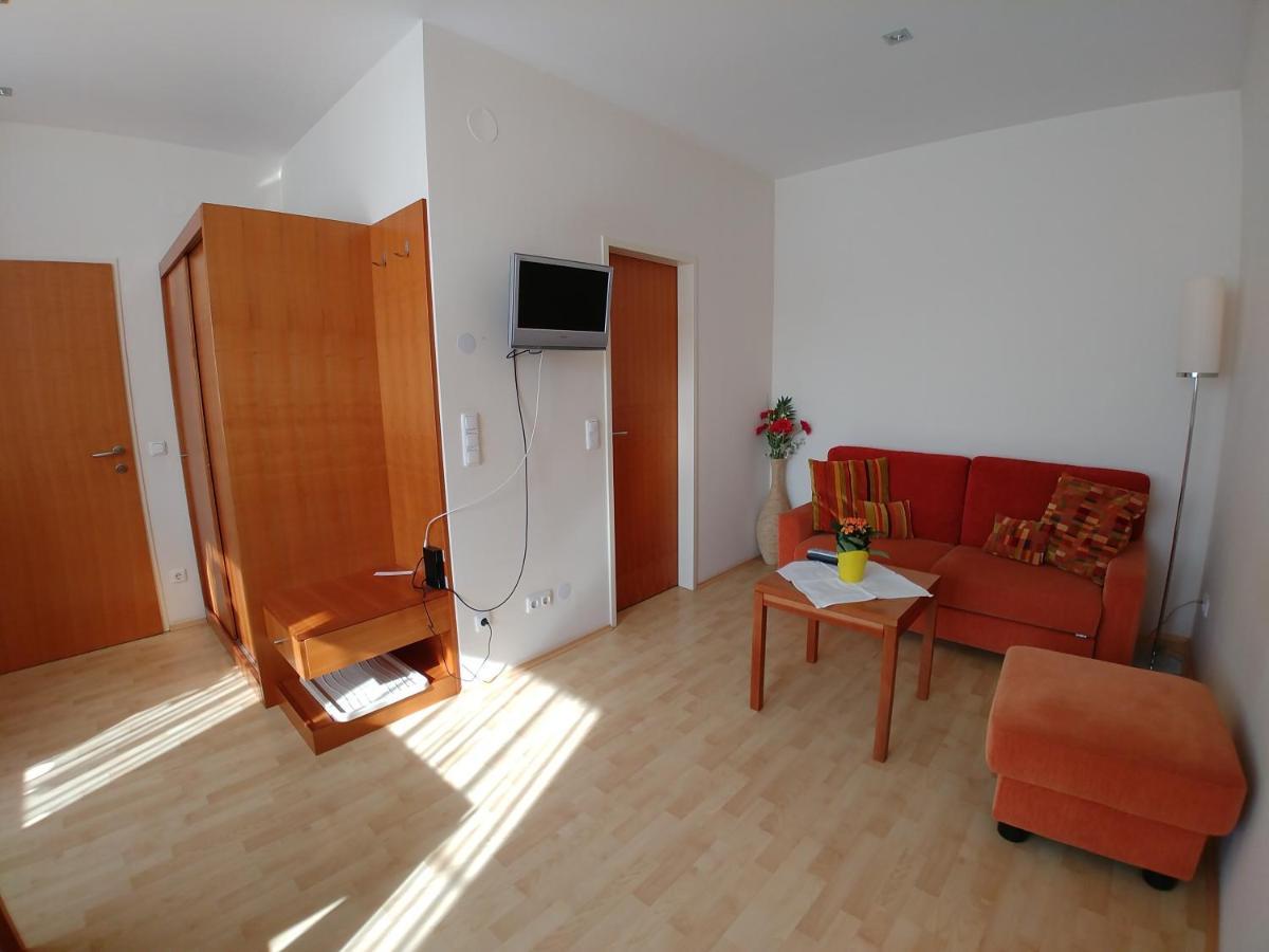 Hotel Lei'S Wok Neusiedl am See Exterior foto